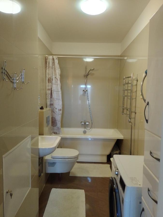 Premium Class Apartment, Free Parking, Maximum 5 Guests, 2 Bedrooms, 3 Beds Рига Екстериор снимка